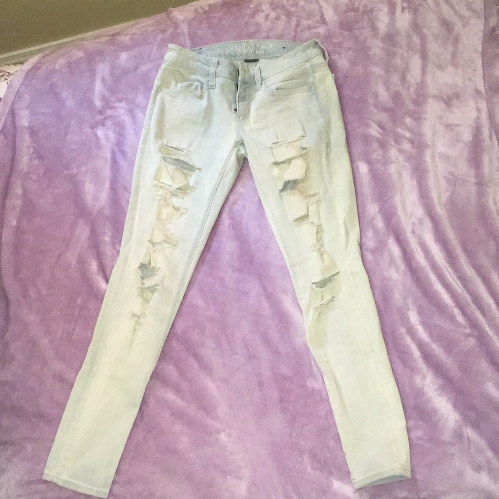 American Eagle Light Wash Skinny Jeans